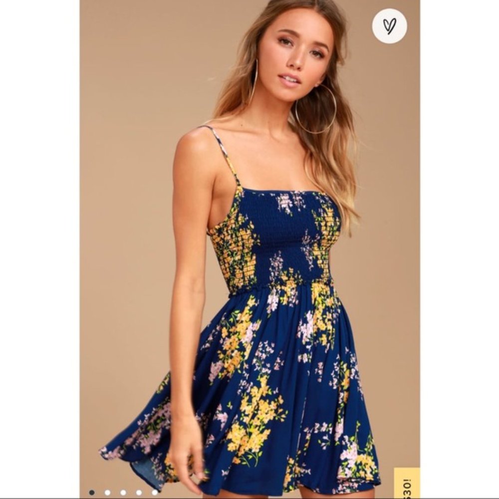 Lulus Fairytale Bliss Blue Floral Skater Dress mini smocked Sz M sundress summer